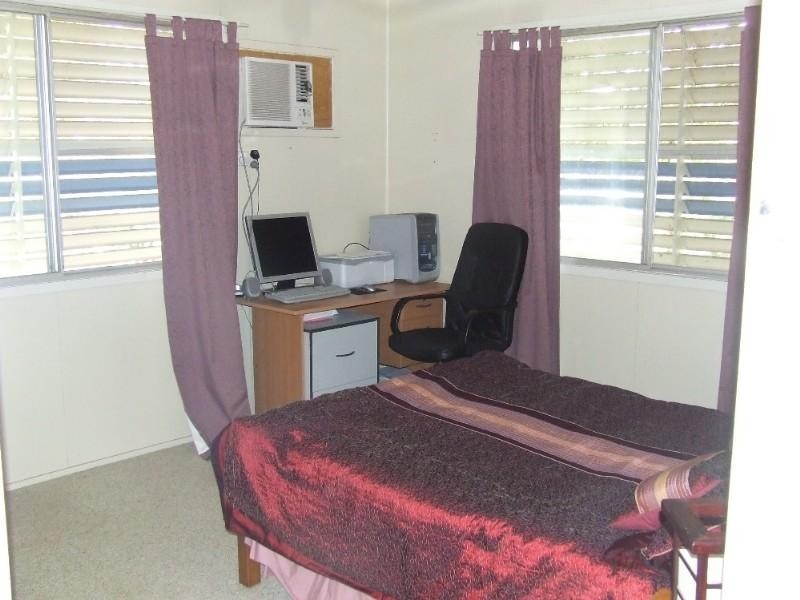 2 Jules Street, Moura QLD 4718