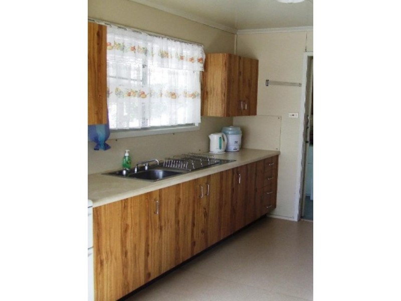 2 Jules Street, Moura QLD 4718