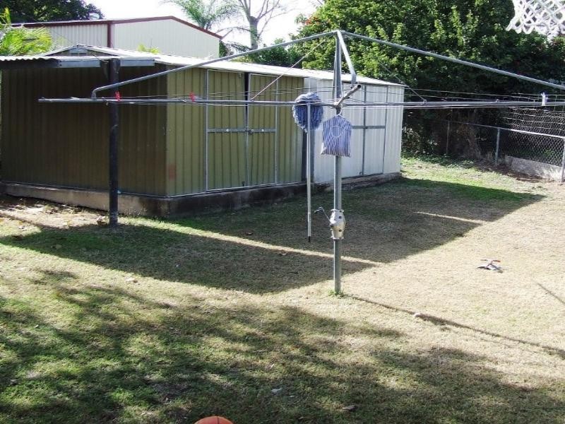 2 Jules Street, Moura QLD 4718
