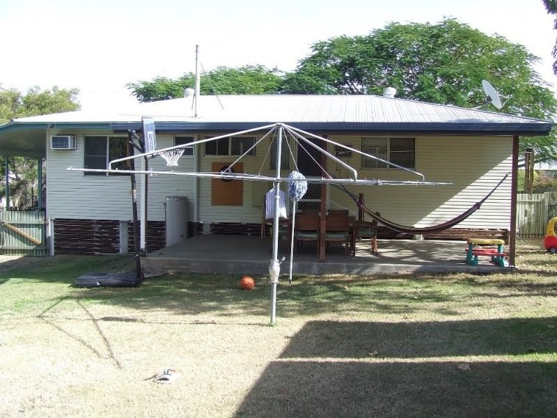 2 Jules Street, Moura QLD 4718