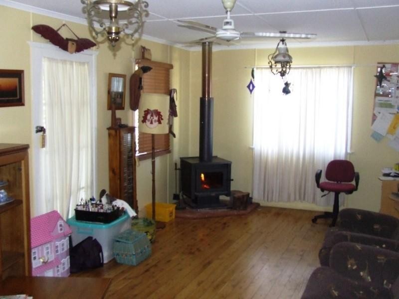 35 Mcarthur Street, Moura QLD 4718