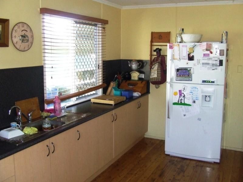 35 Mcarthur Street, Moura QLD 4718