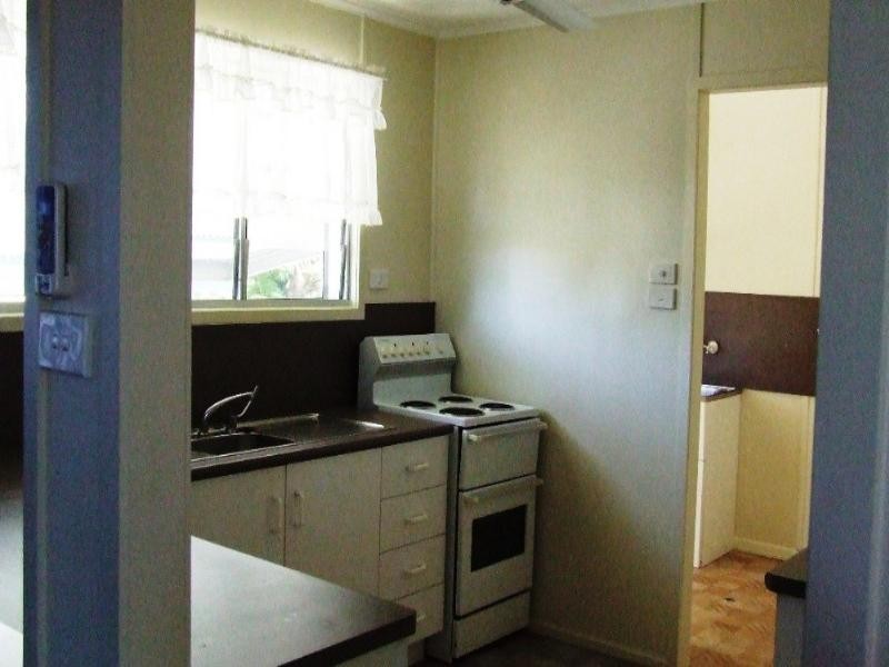 49 Davey Street, Moura QLD 4718