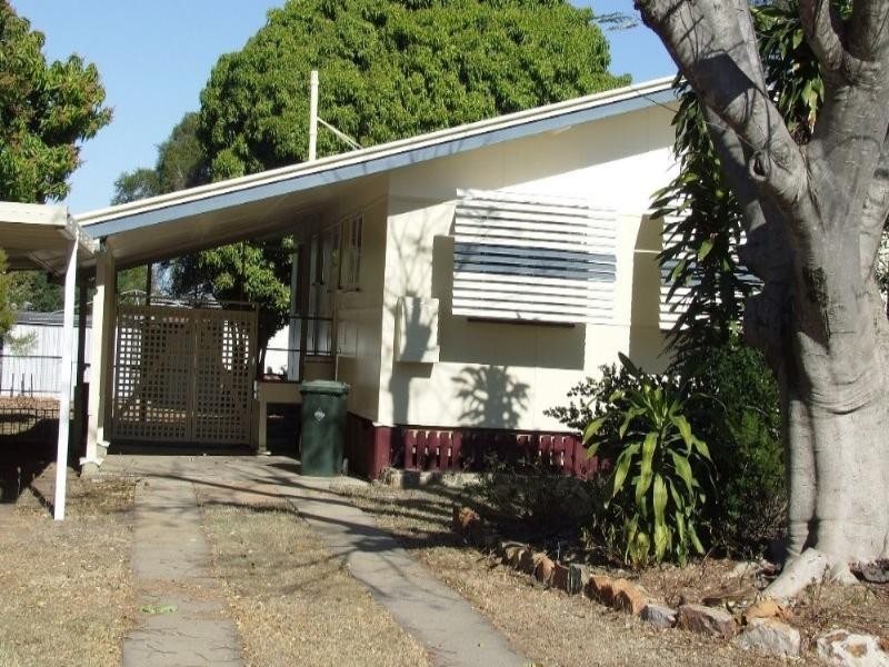 12 Knaggs Street, Moura QLD 4718