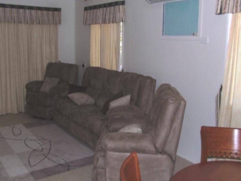 17 Elliot Street, Moura QLD 4718