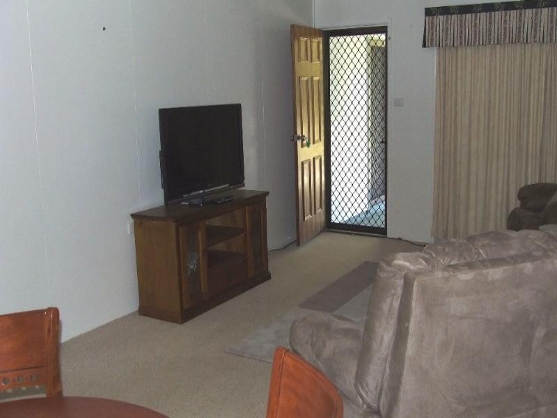 17 Elliot Street, Moura QLD 4718