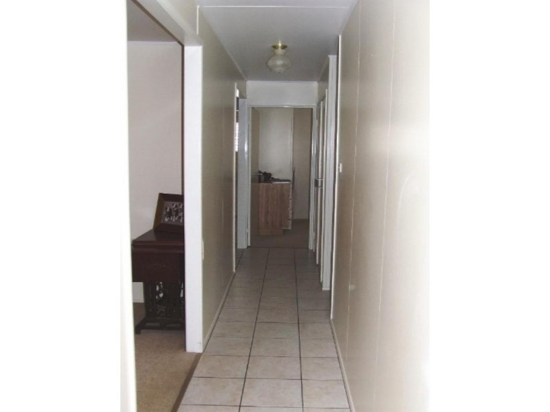 17 Elliot Street, Moura QLD 4718