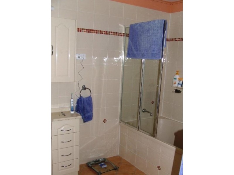 17 Elliot Street, Moura QLD 4718