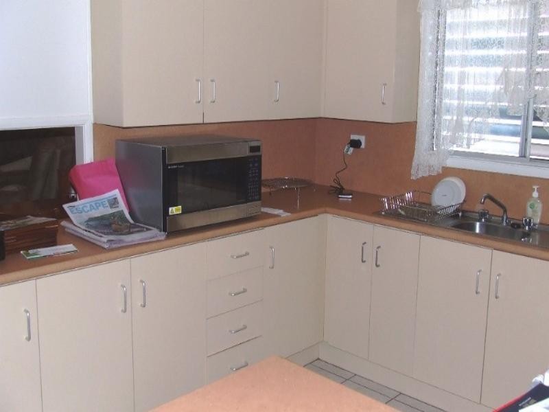 17 Elliot Street, Moura QLD 4718