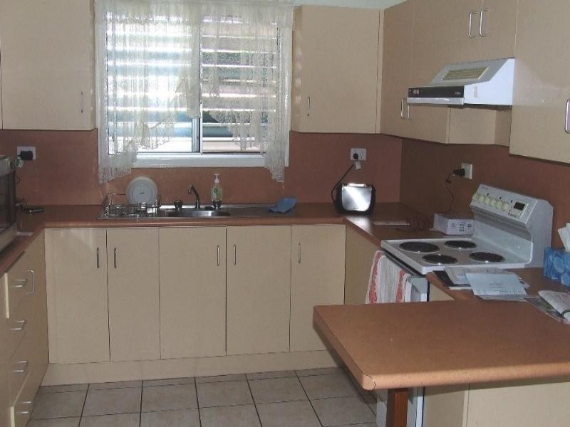 17 Elliot Street, Moura QLD 4718