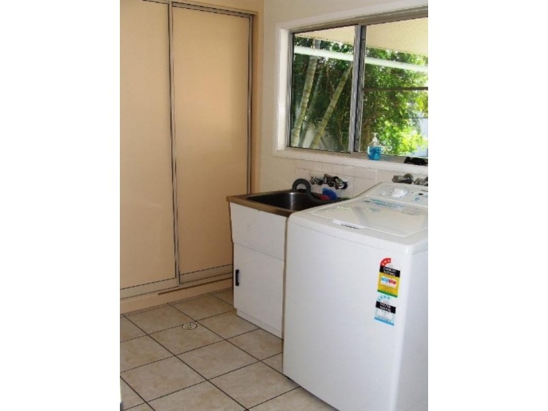 17 Elliot Street, Moura QLD 4718