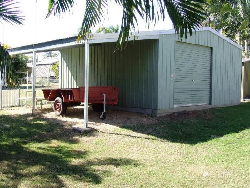 17 Elliot Street, Moura QLD 4718
