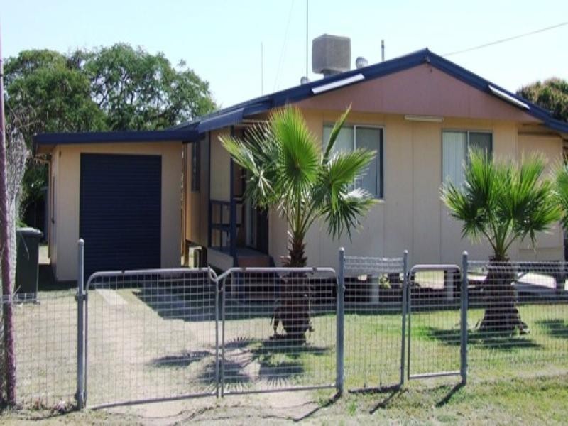33 Dawson Highway, Moura QLD 4718