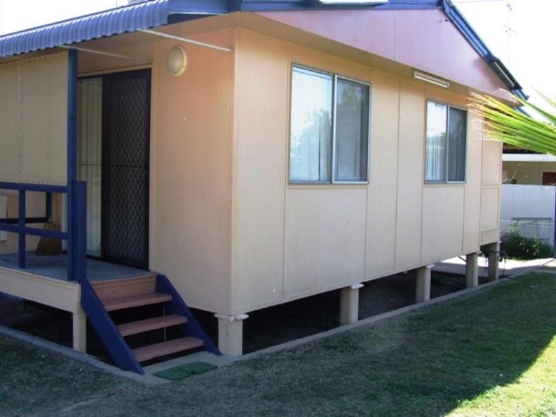 33 Dawson Highway, Moura QLD 4718