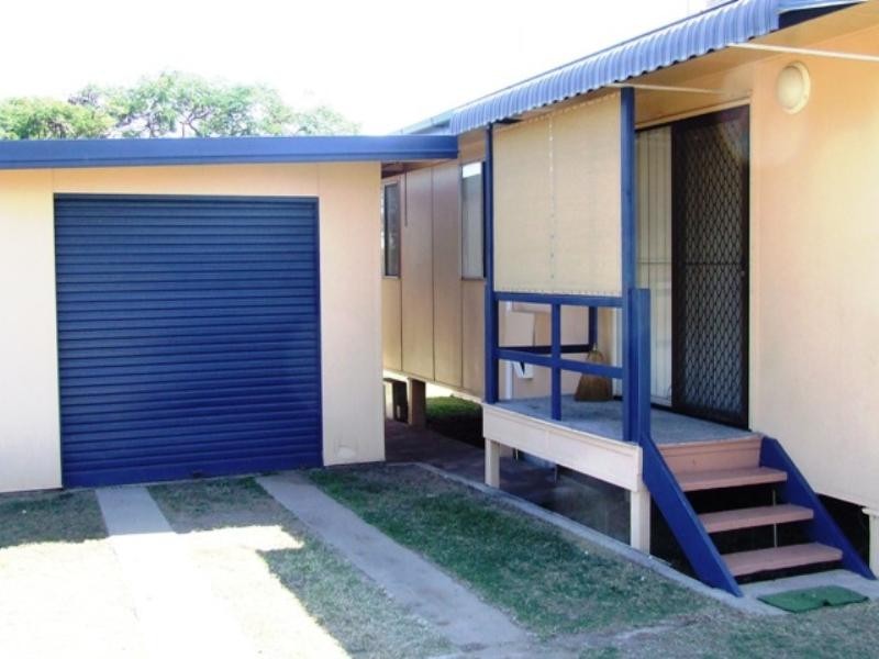 33 Dawson Highway, Moura QLD 4718