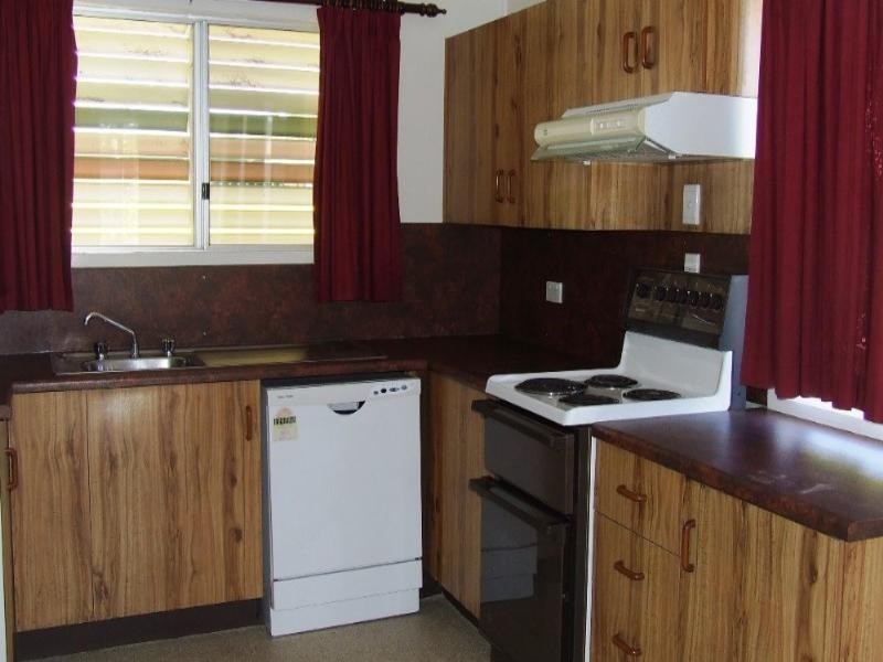 16 Stephenson Street, Moura QLD 4718