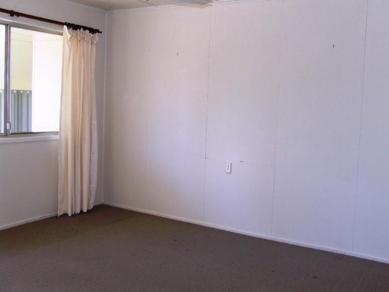 16 Stephenson Street, Moura QLD 4718