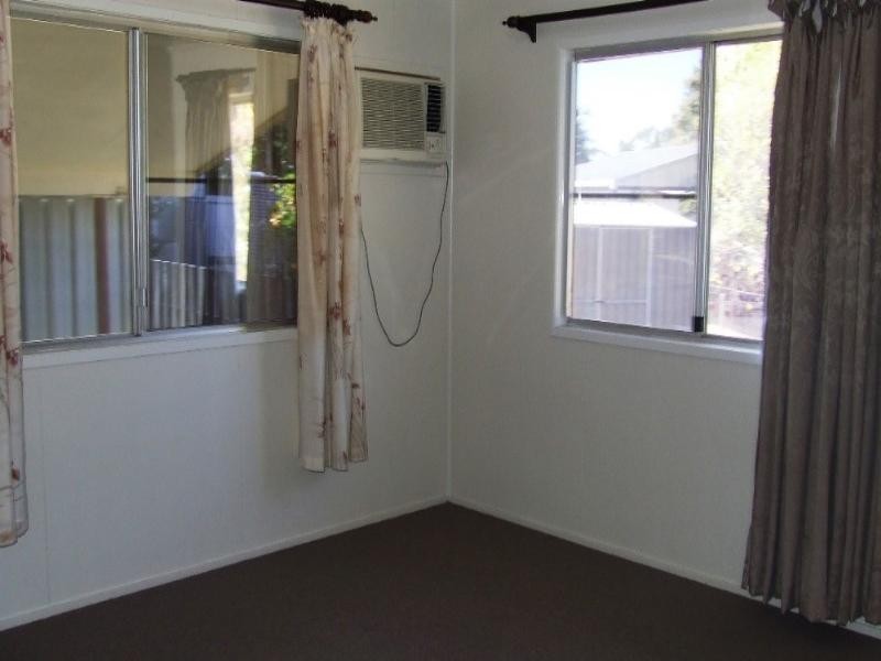 16 Stephenson Street, Moura QLD 4718