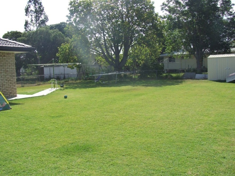 13 McArthur, Moura QLD 4718