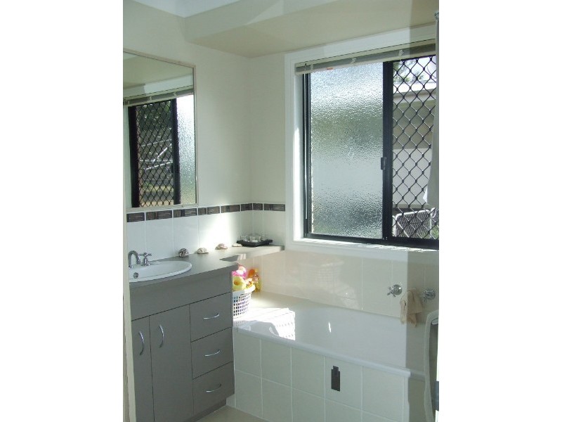13 McArthur, Moura QLD 4718