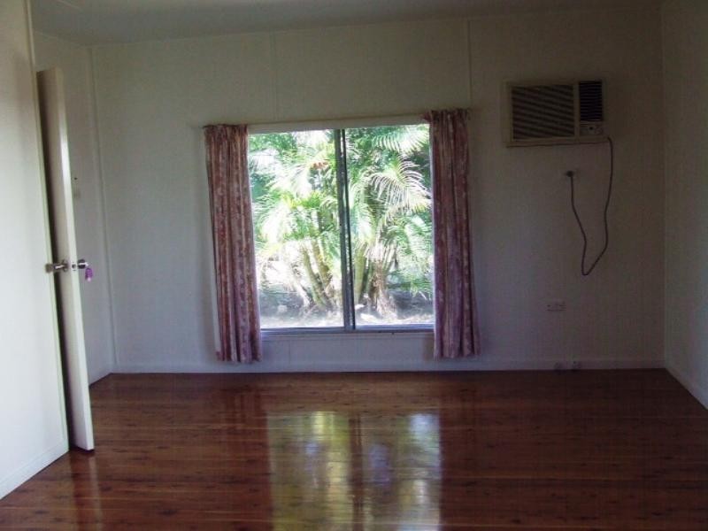 11 Shirley Street, Moura QLD 4718