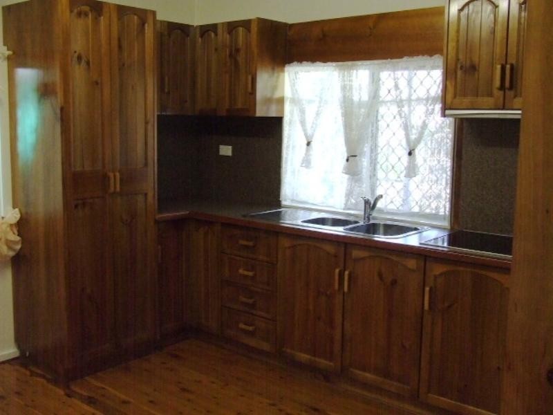 11 Shirley Street, Moura QLD 4718