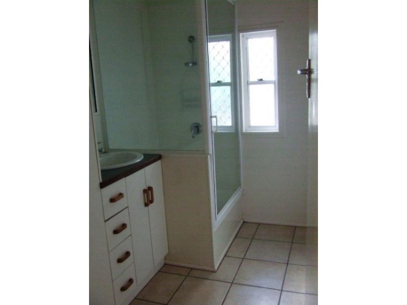 11 Shirley Street, Moura QLD 4718