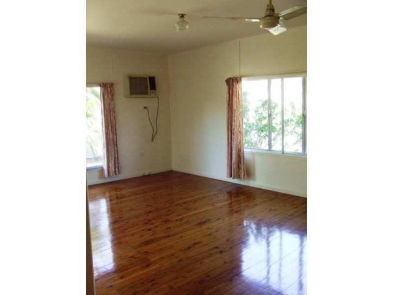 11 Shirley Street, Moura QLD 4718