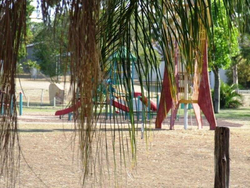 11 Shirley Street, Moura QLD 4718