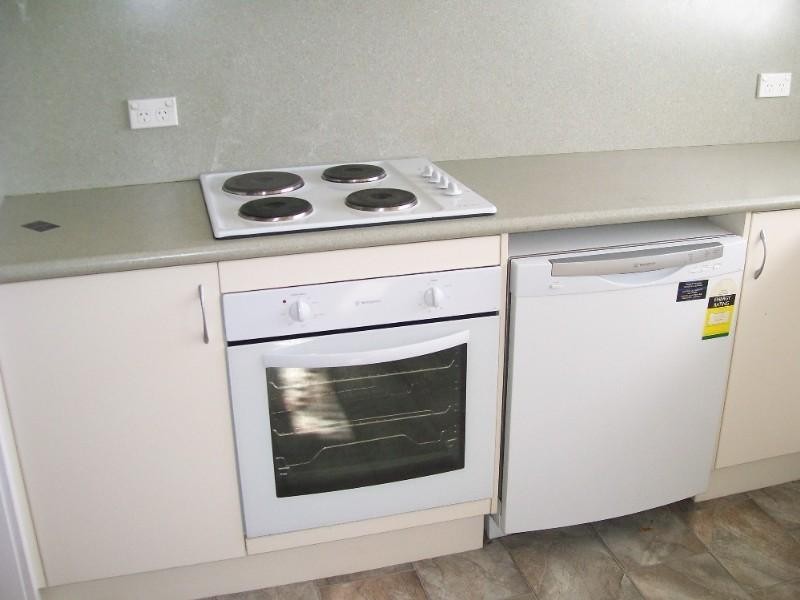 27 Young Street, Moura QLD 4718