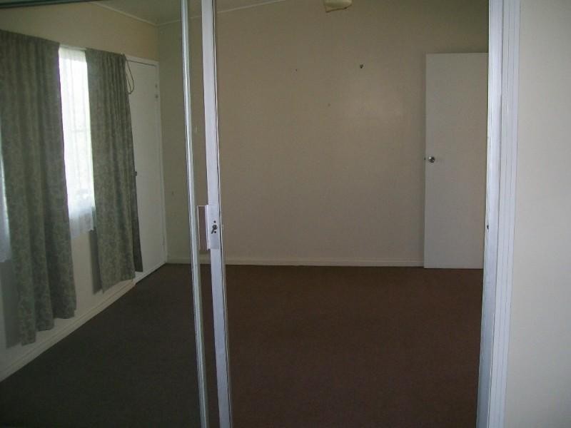 27 Young Street, Moura QLD 4718