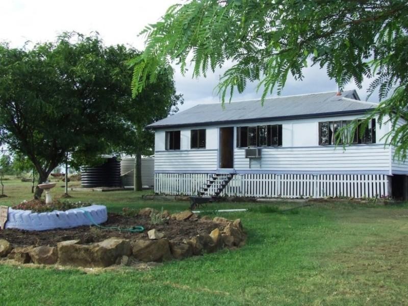 94 North Street, Banana QLD 4702