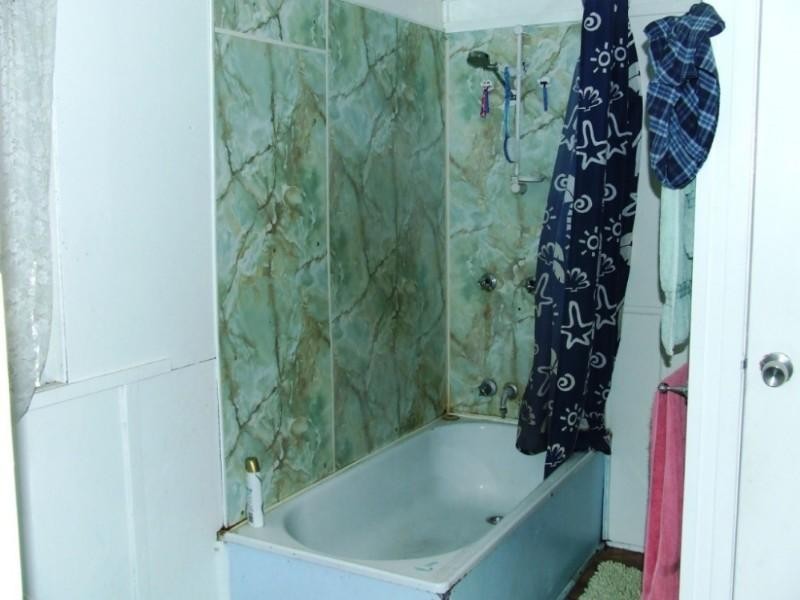 94 North Street, Banana QLD 4702