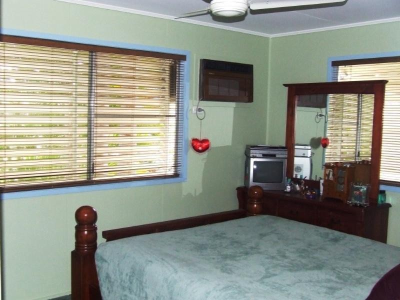 1 Lederhose Street, Moura QLD 4718