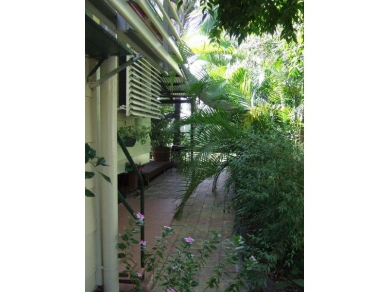 1 Lederhose Street, Moura QLD 4718