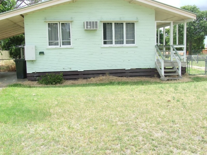 13 Nicklin Street, Moura QLD 4718