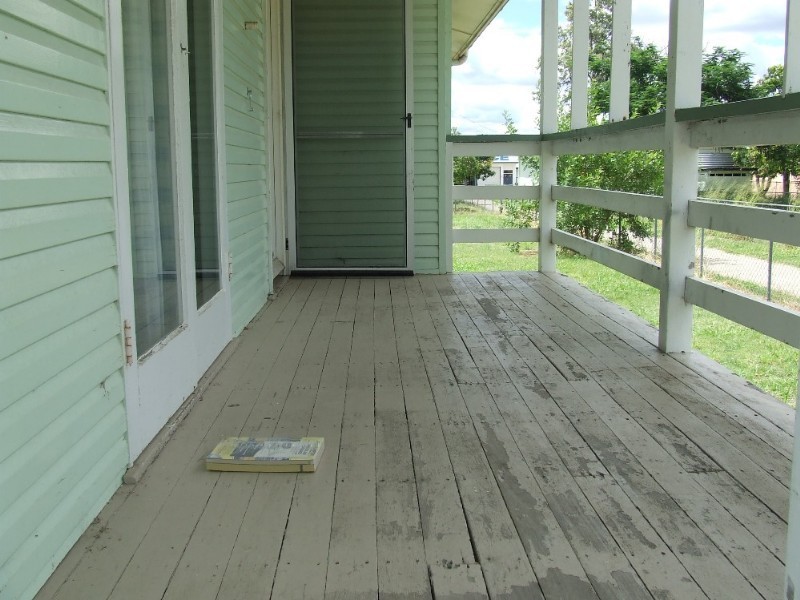 13 Nicklin Street, Moura QLD 4718