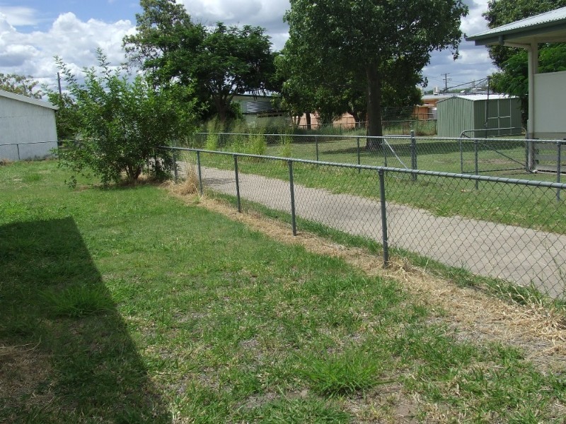 13 Nicklin Street, Moura QLD 4718