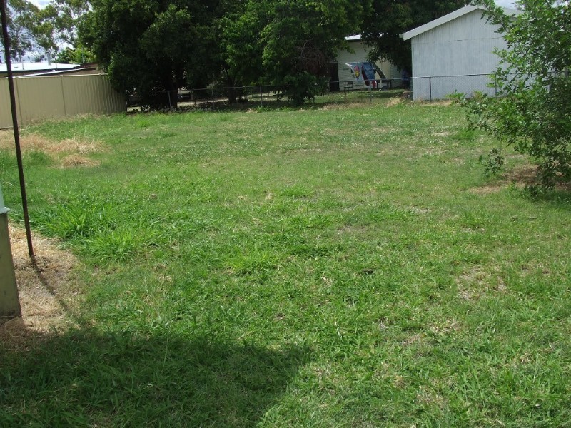 13 Nicklin Street, Moura QLD 4718