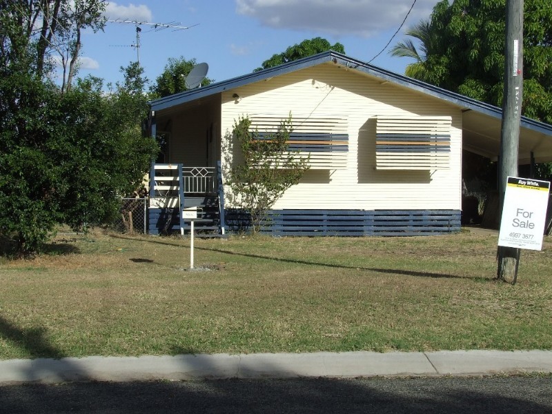 4 Hewitt Street, Moura QLD 4718