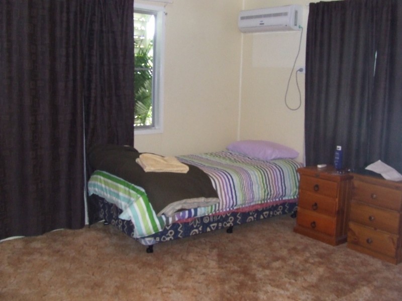 4 Hewitt Street, Moura QLD 4718