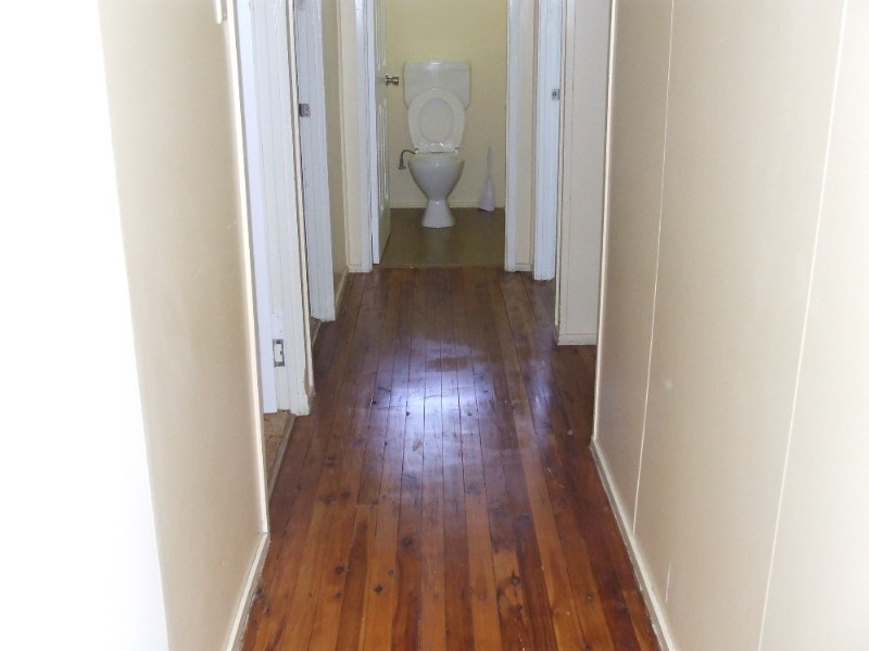 4 Hewitt Street, Moura QLD 4718