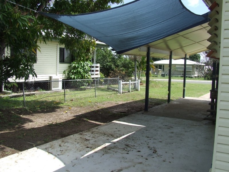 4 Hewitt Street, Moura QLD 4718