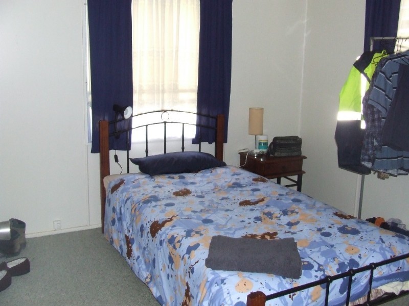 4 Hewitt Street, Moura QLD 4718