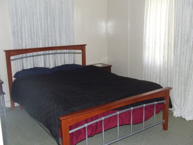 4 Hewitt Street, Moura QLD 4718