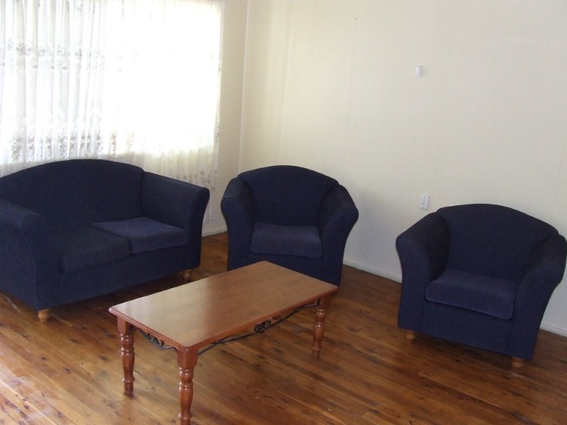 10 Stephenson Street, Moura QLD 4718