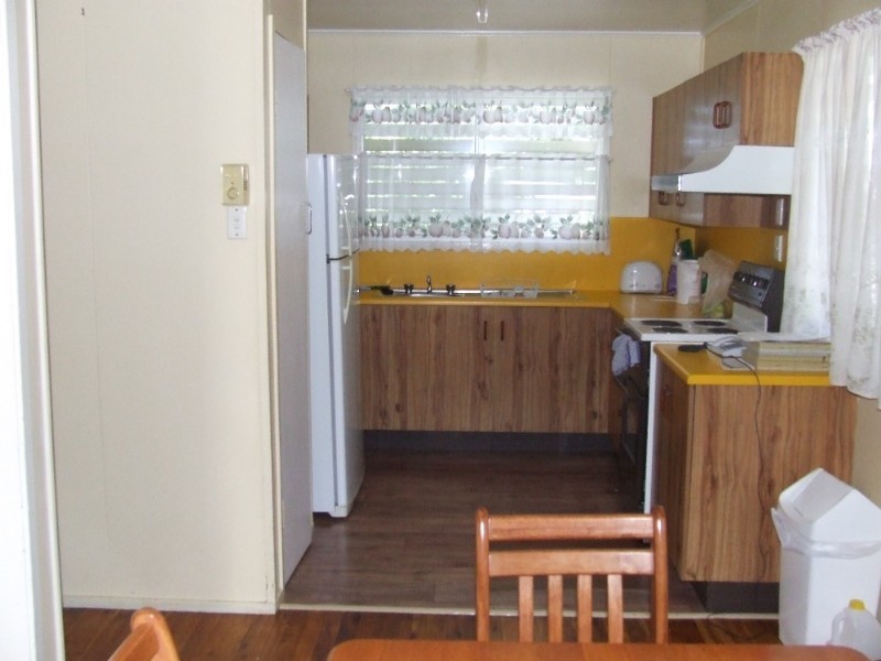 10 Stephenson Street, Moura QLD 4718