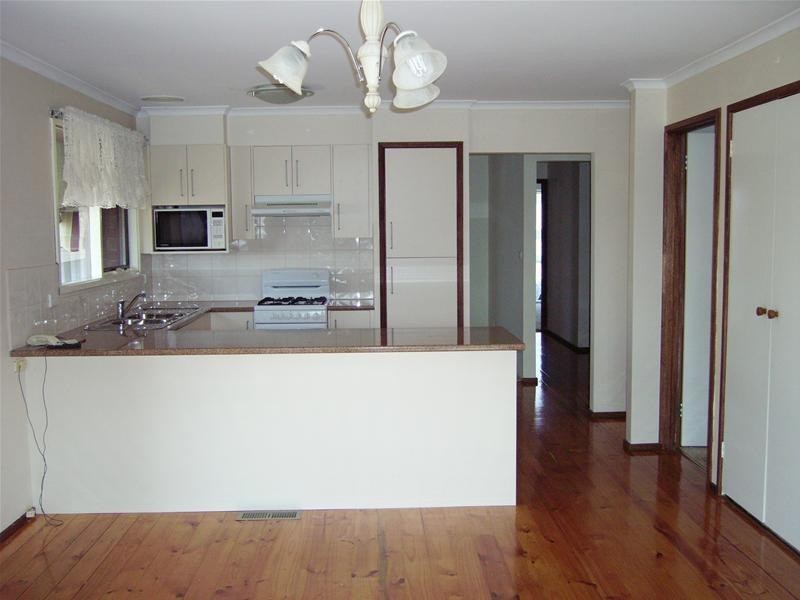 16 Poorinda Rise, Narre Warren VIC 3805