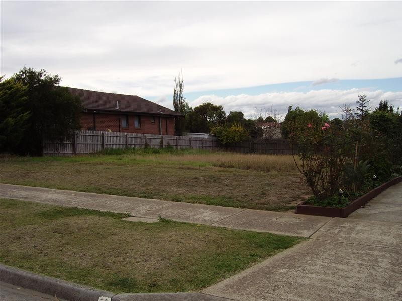 13 Kanumbra Court, Hallam VIC 3803