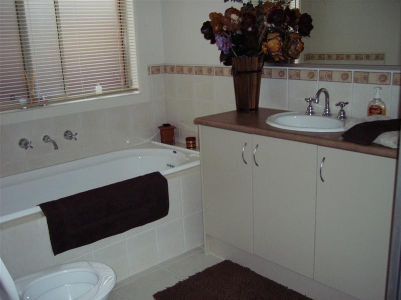 51 Golden Grove, Narre Warren VIC 3805